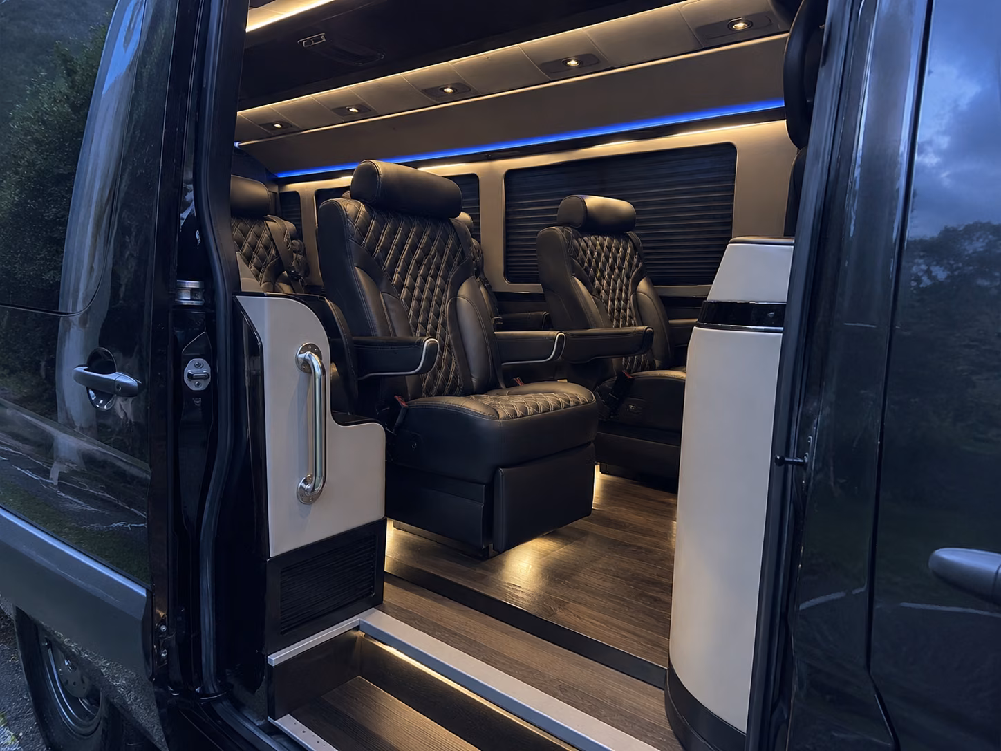 laredo airport transfer shuttles